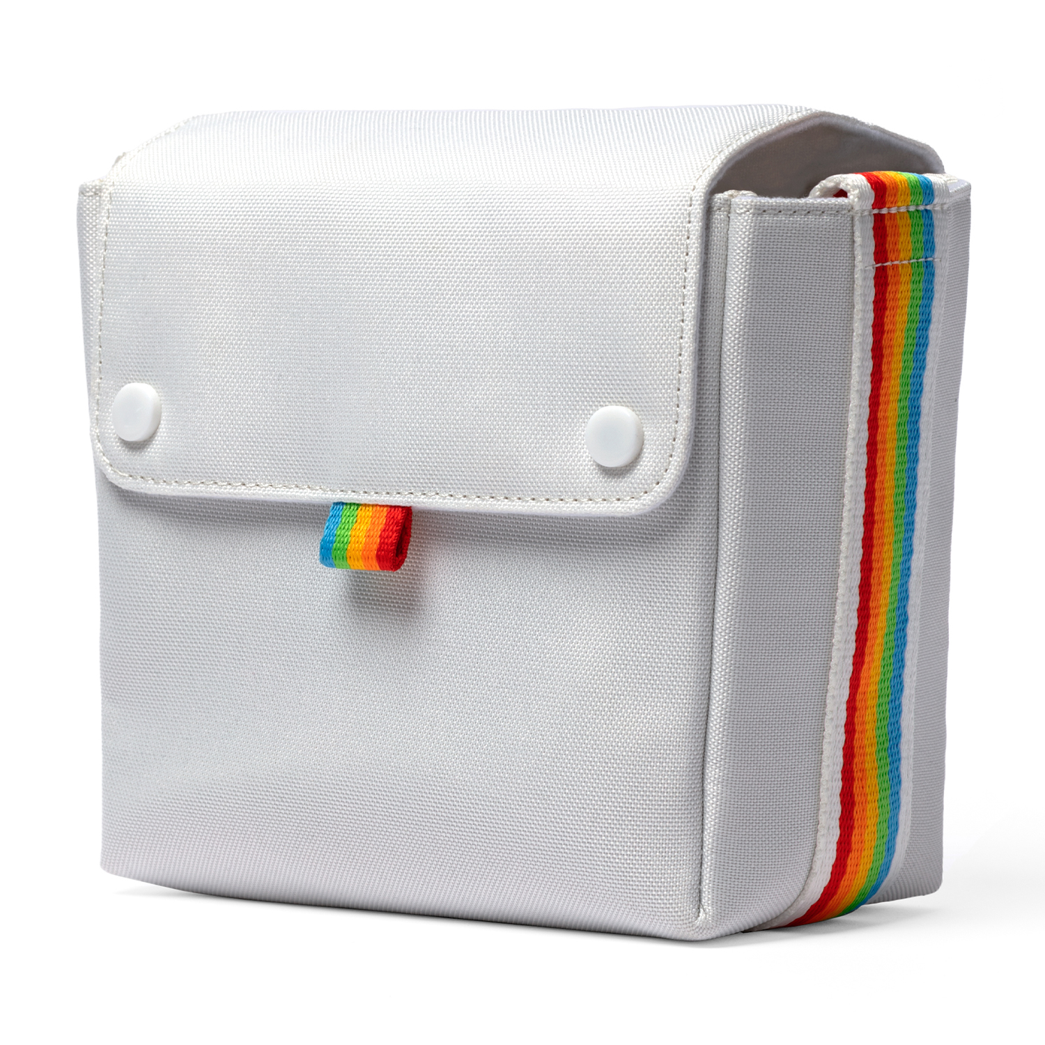 Una borsa bianca con una striscia arcobaleno sul lato. Una patta copre l'apertura della borsa. Due bottoni sono visibili.