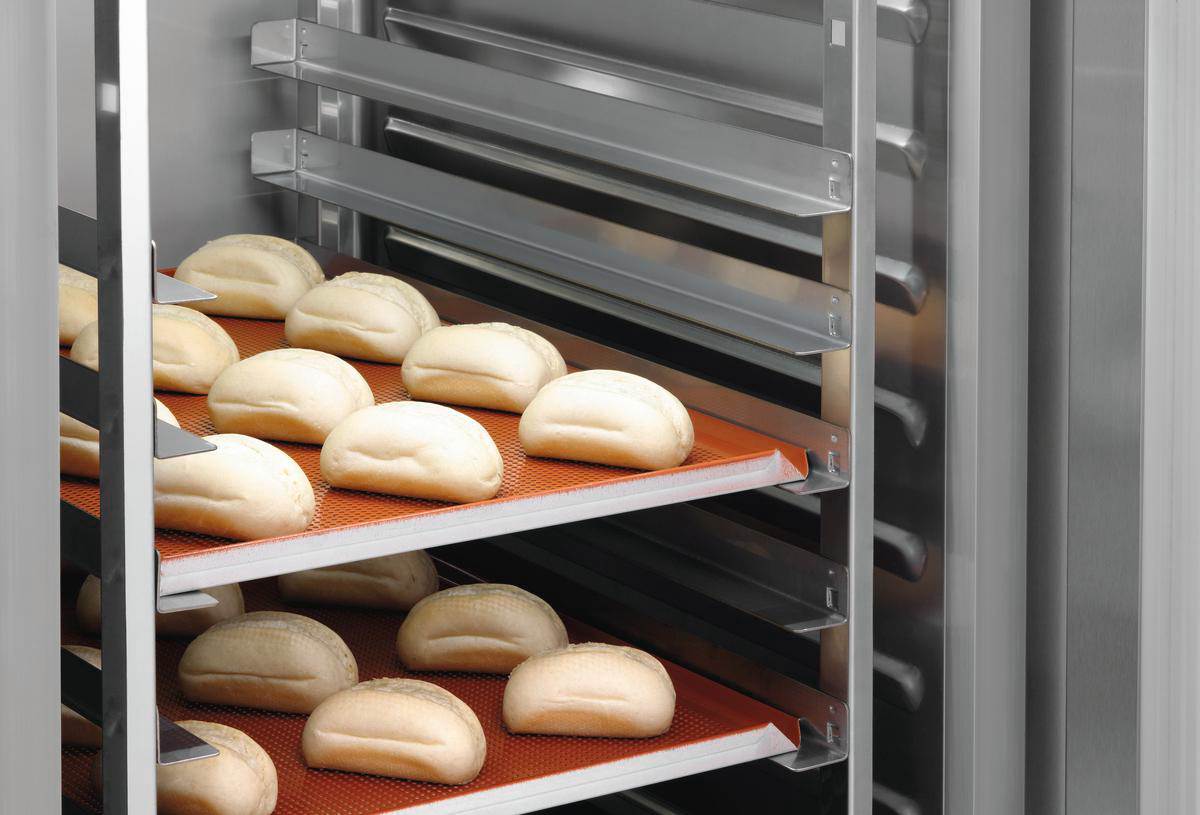 BARTSCHER 700835 235L Gewerblicher Bäckerei-Tiefkühlschrank (700 l, D, 2085 mm hoch}, Silber)