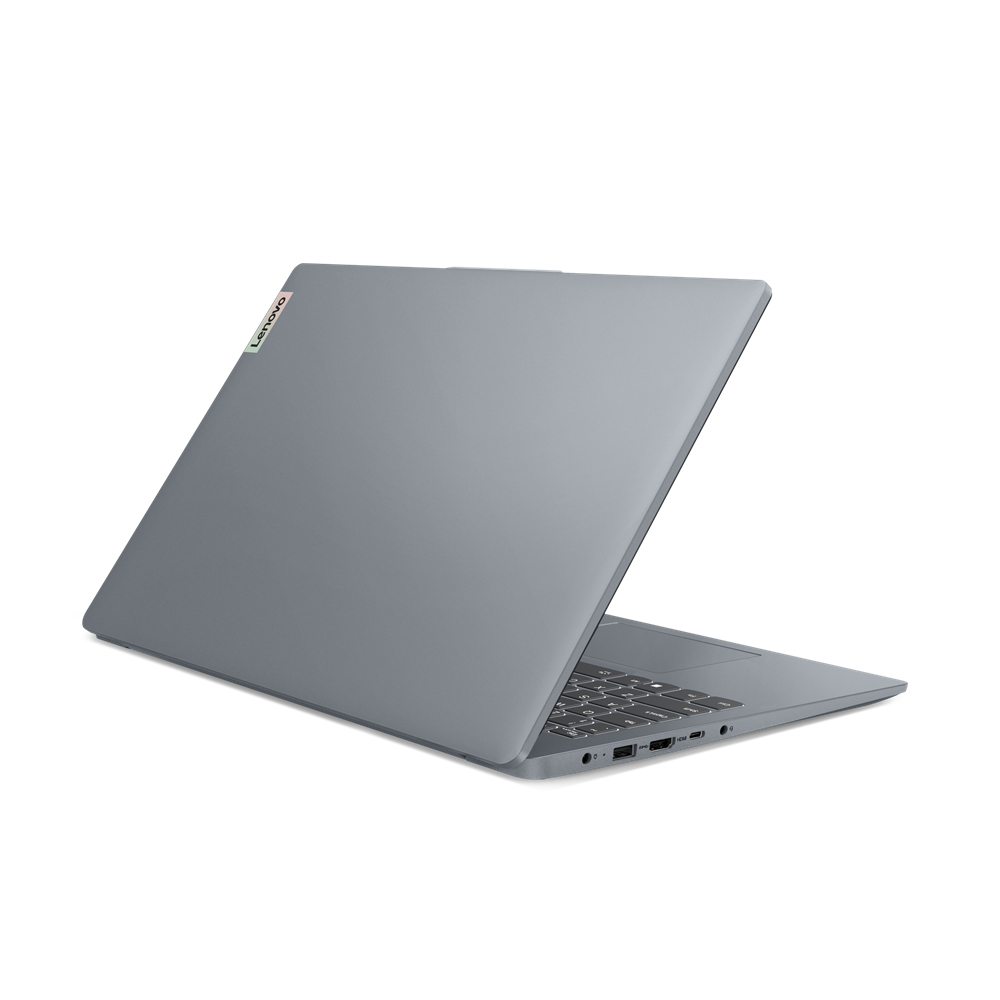 Una computadora portátil Lenovo gris está abierta. El logotipo de Lenovo es visible. La computadora portátil está sobre un fondo blanco.