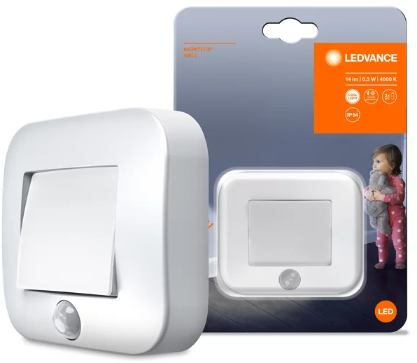 Interruttore luce notturna LED bianco con sensore di movimento. Un bambino tiene un orsacchiotto.