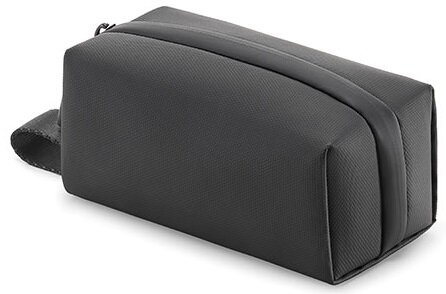 Czarna torba podróżna z zapięciem na zamek i uchwytem.