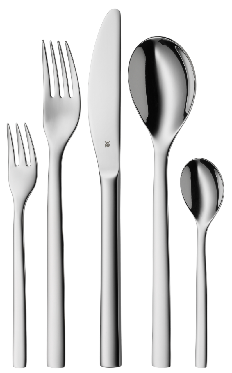 Silbernes Besteckset mit Gabel, Messer, Löffel und zwei kleineren Gabeln und Löffeln.