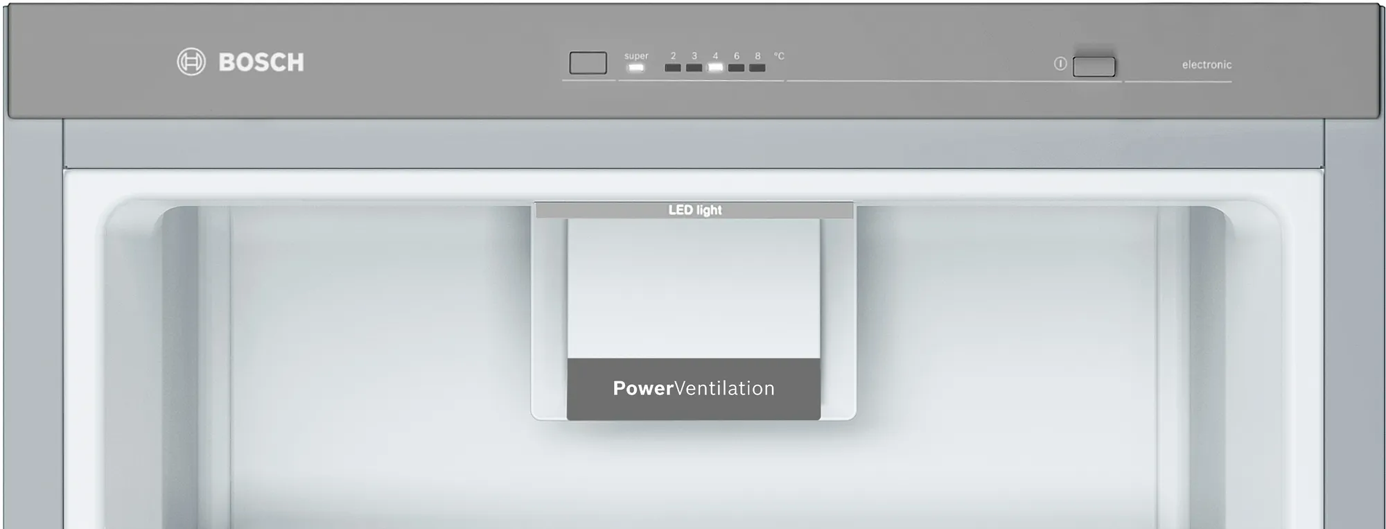 Hűtőszekrény belseje. Szürke belső tér, LED-fénnyel és 'PowerVentilation' felirattal.