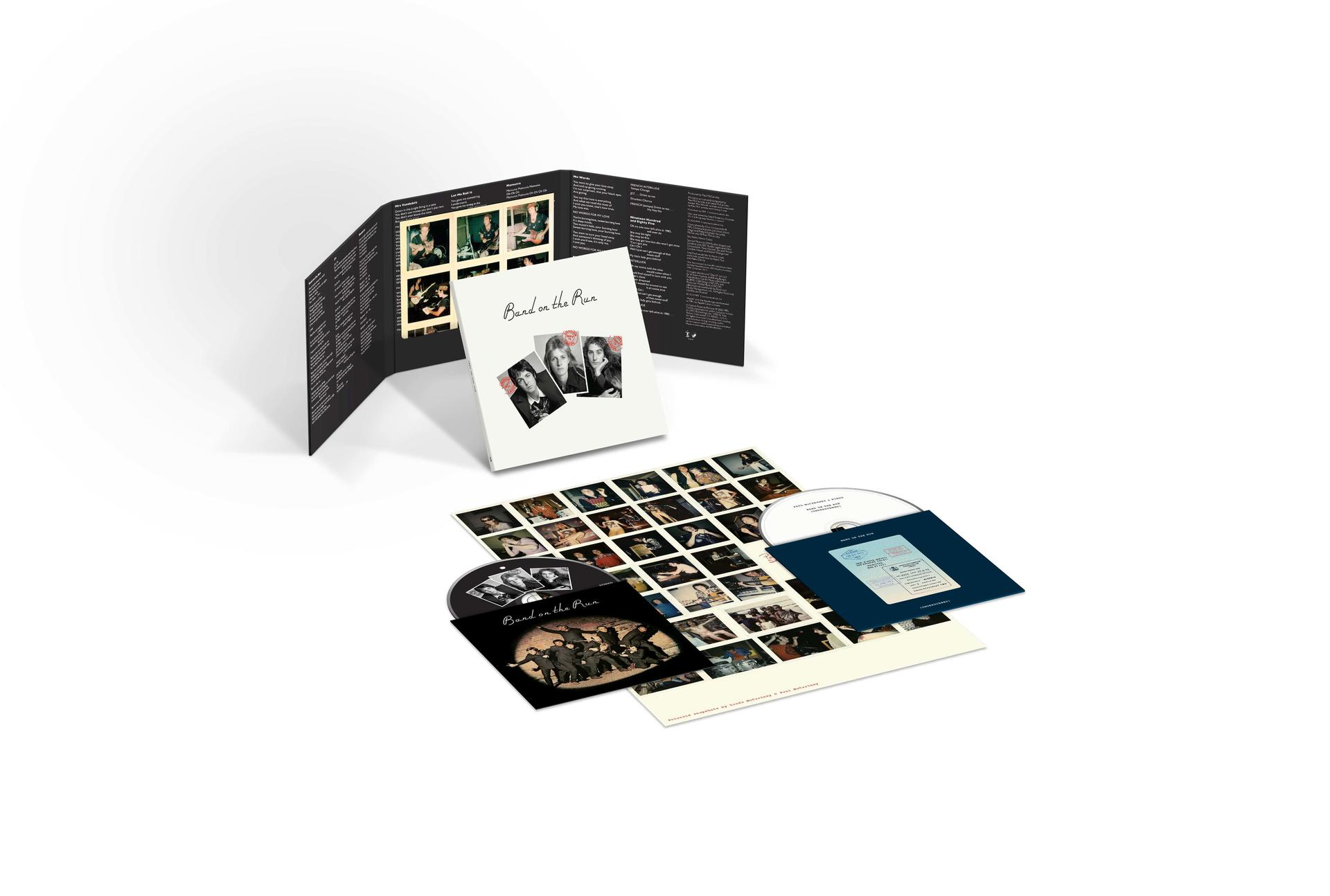 A 'Band on the Run' album borítója és fotói, nyitott füzettel és CD-kkel.
