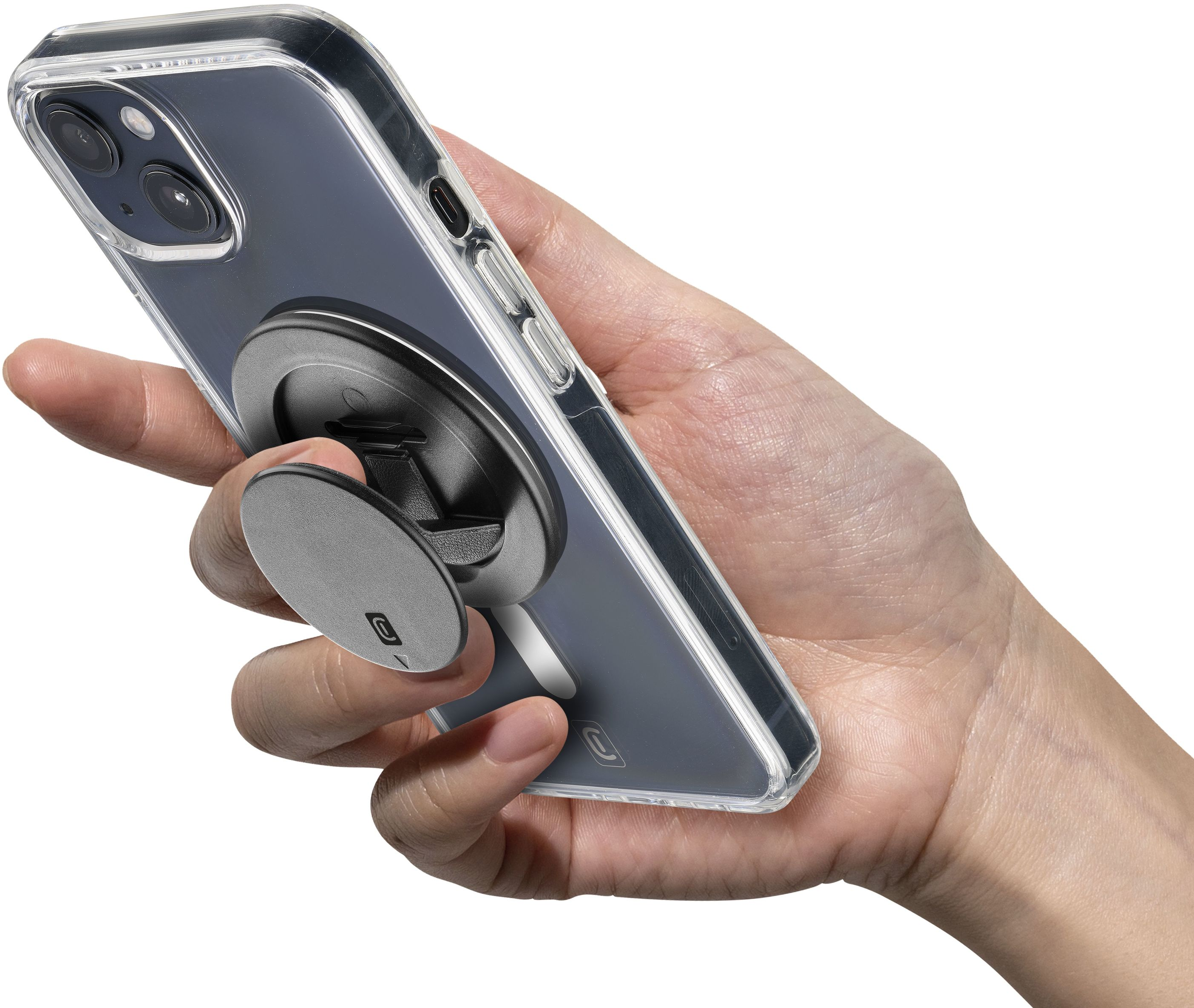 Une main tenant un téléphone avec une coque transparente et une poignée argentée.