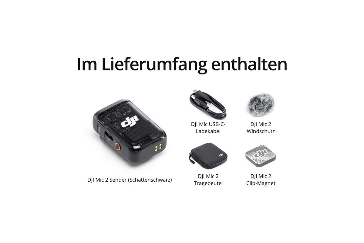 Ein Set von Artikeln: ein schwarzes Mikrofon, ein Ladekabel, ein Windschutz und ein Clip-Magnet.