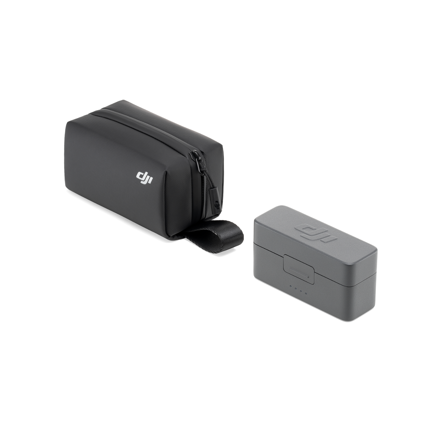 Zwarte draagtas voor drone en grijze accutas voor drone, beide met DJI-logo.