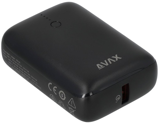 Fekete power bank AVX logóval fehér háttéren.
