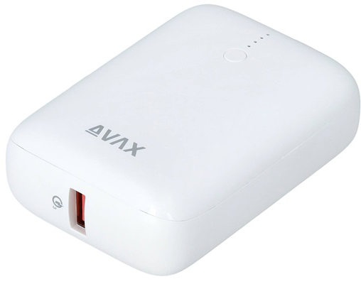 Egy fehér power bank piros töltőporttal. Az AVX logója a tetején található.