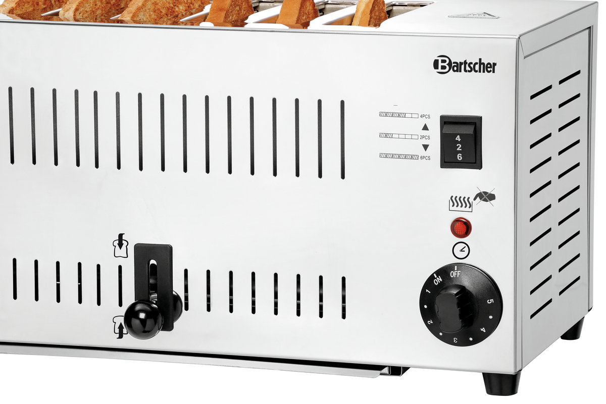 Ein Toaster aus Edelstahl mit Brotscheiben. Er hat ein Bedienfeld mit Einstellungen und einen schwarzen Knopf.