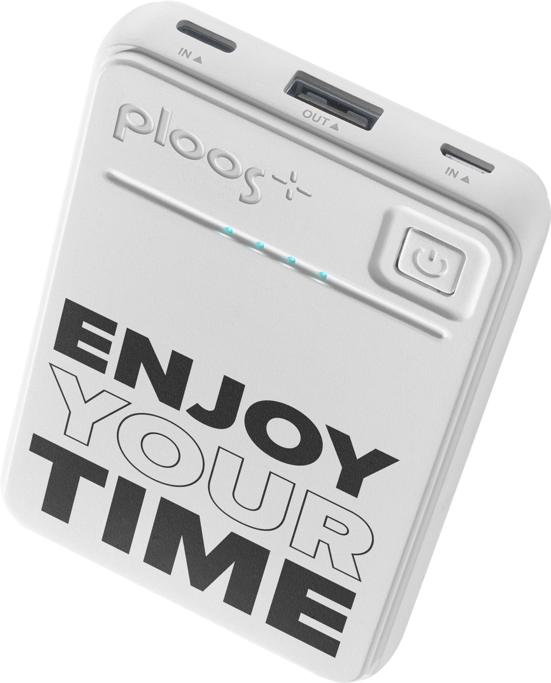 Weiße Powerbank mit Enjoy Your Time Text und Anschlüssen, schräge Ansicht.