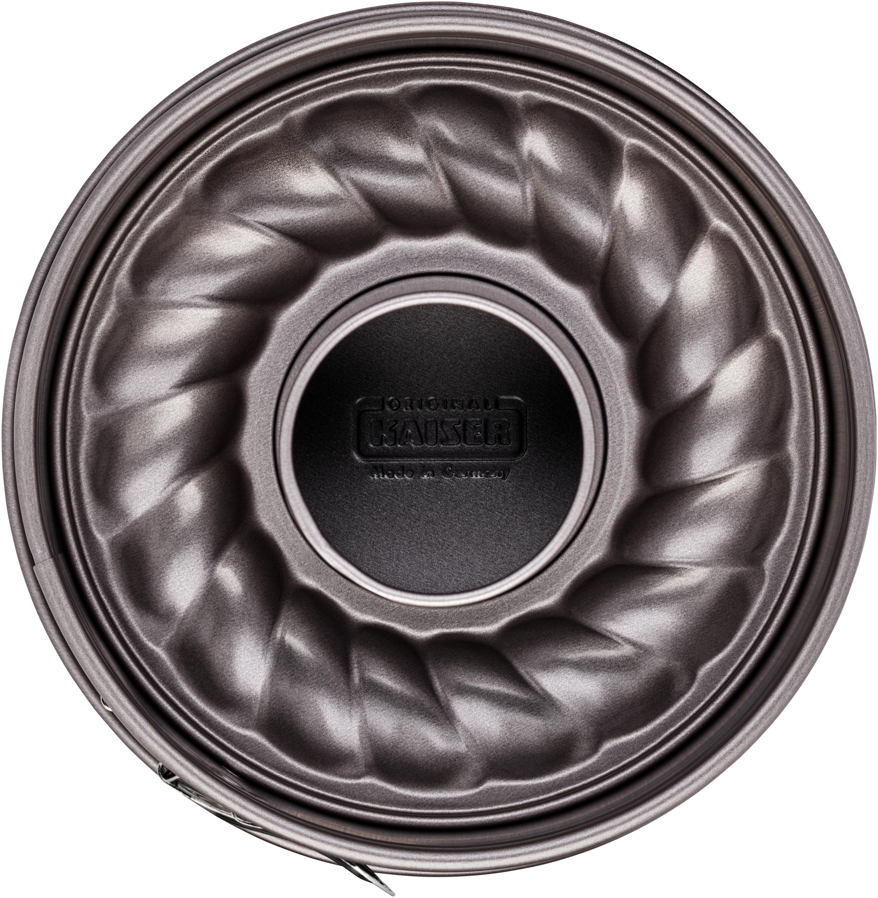 Draufsicht auf eine dunkelgraue Gugelhupf-Form mit gewirbeltem Design.