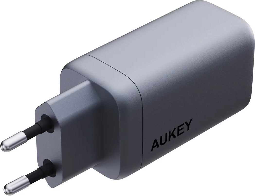 Graues AUKEY-Ladegerät. Hat zwei Stifte für Steckdosen. AUKEY-Logo ist sichtbar.