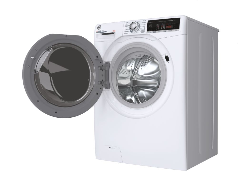 Eine weiße Waschmaschine mit offener Tür. Sie steht auf weißem Hintergrund.