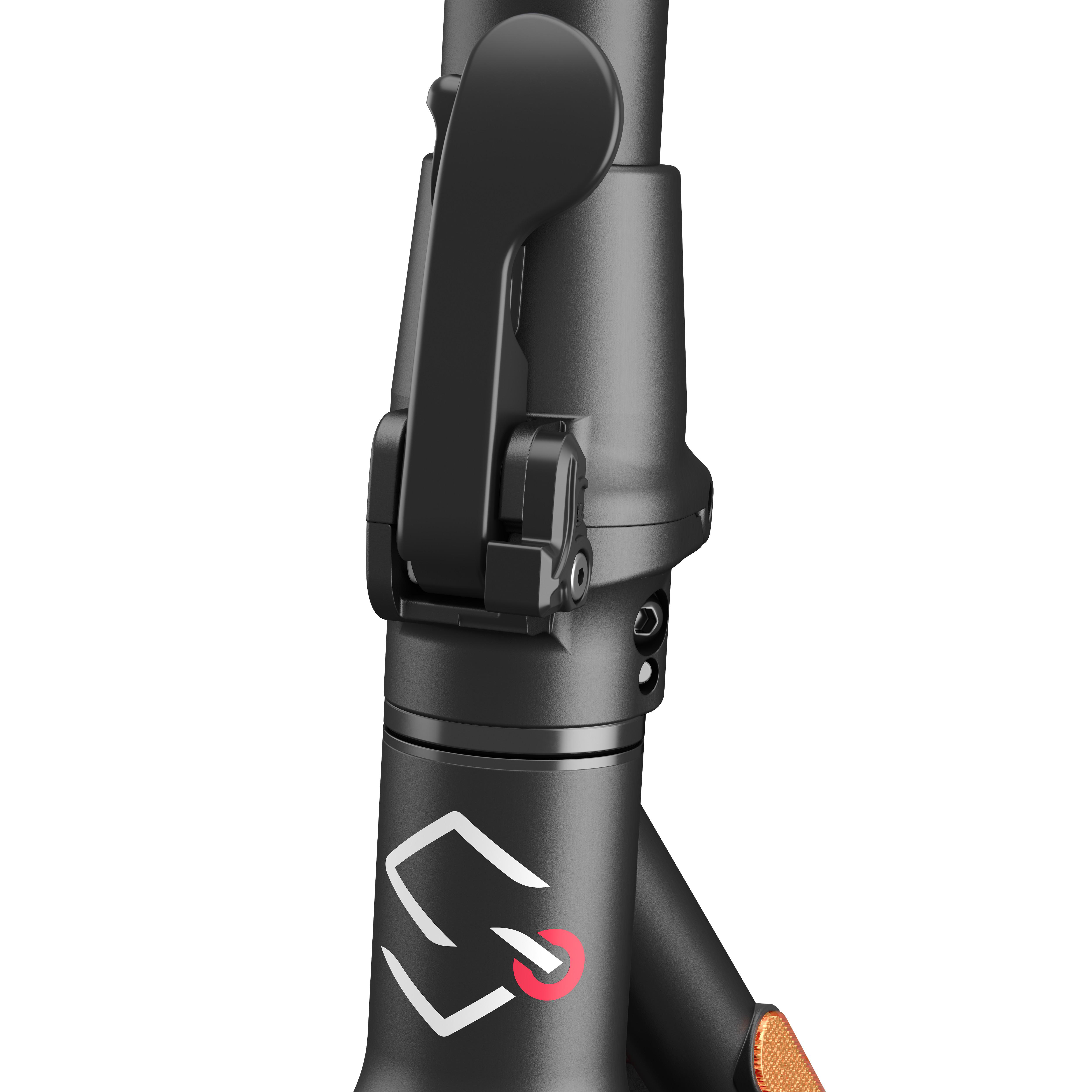 Nahaufnahme eines schwarzen Rollergriffs mit Klappmechanismus und Logo.