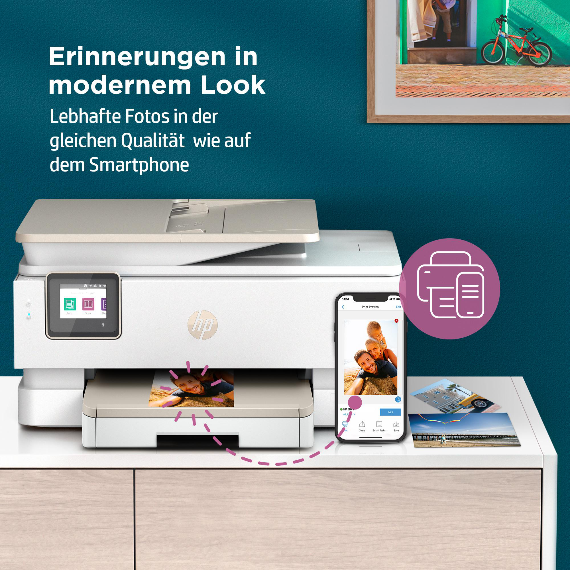 HP Drucker, der Fotos druckt, Smartphone auf dem Tisch.
