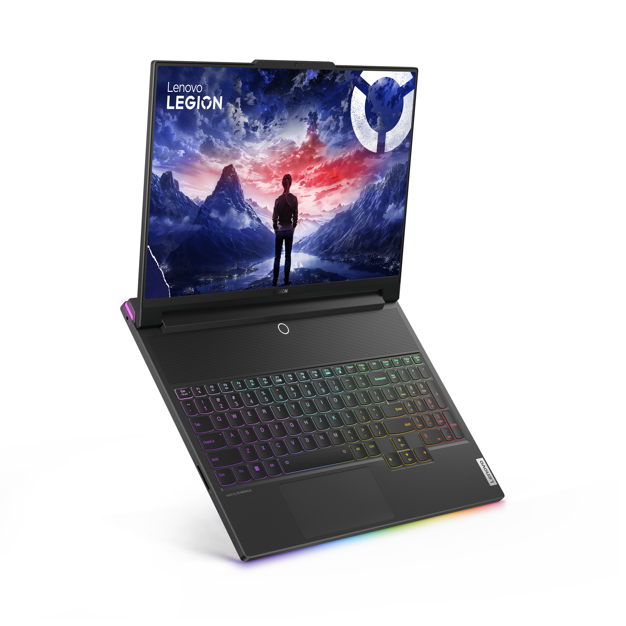 Siyah Lenovo Legion dizüstü bilgisayar. Ekran bir oyun gösteriyor. Işıklı klavye. Siyah arka plan.