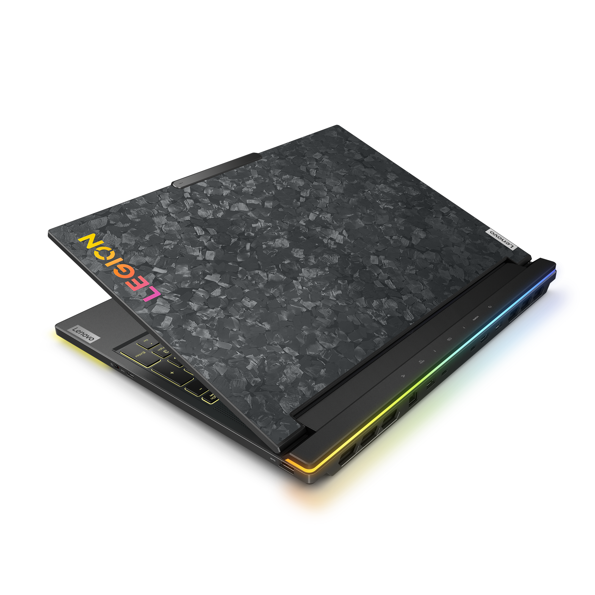 Karbon fiber tasarımlı bir dizüstü bilgisayar, Legion logosunu ve RGB aydınlatmayı gösteriyor.