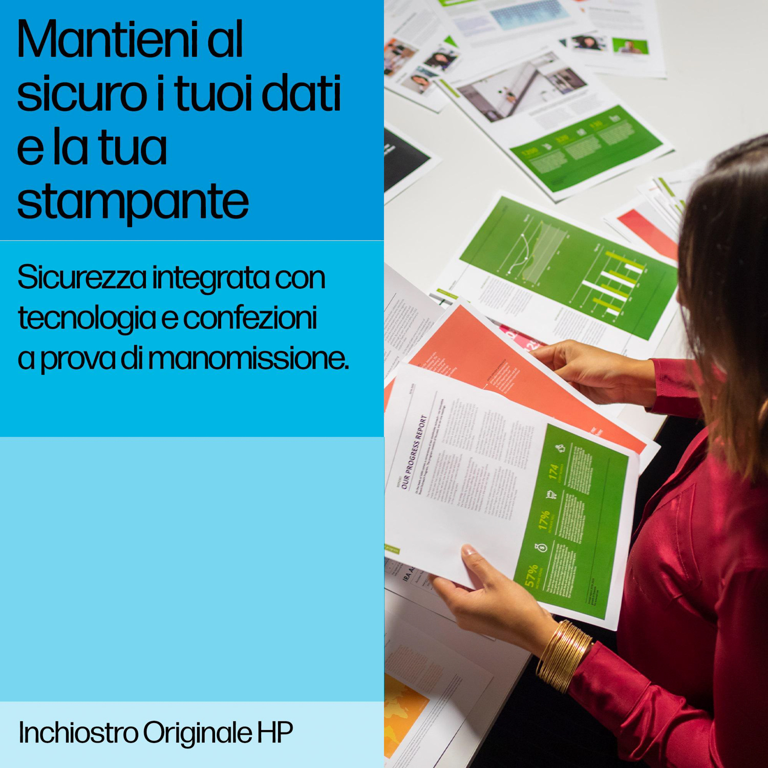 Donna che tiene documenti con infografiche, testo su sfondo blu.