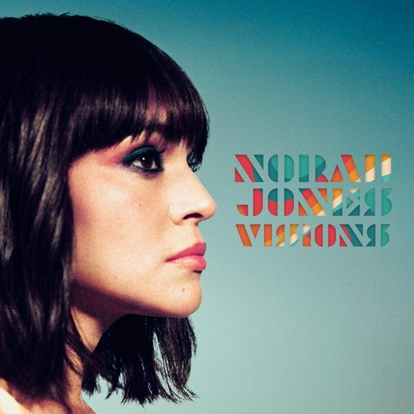 Profil einer Frau mit Text: NORAH JONES VISIONS. Blauer bis türkisfarbener Farbverlauf-Hintergrund.