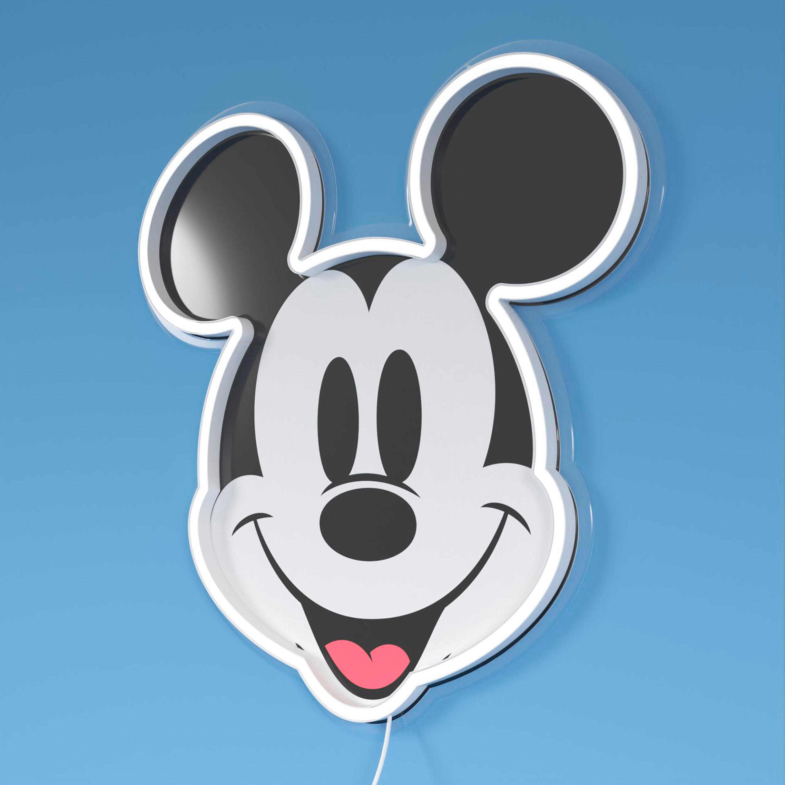 Mickey Mouse Leuchte an einer blauen Wand. Weiße Kontur mit schwarzen Ohren.