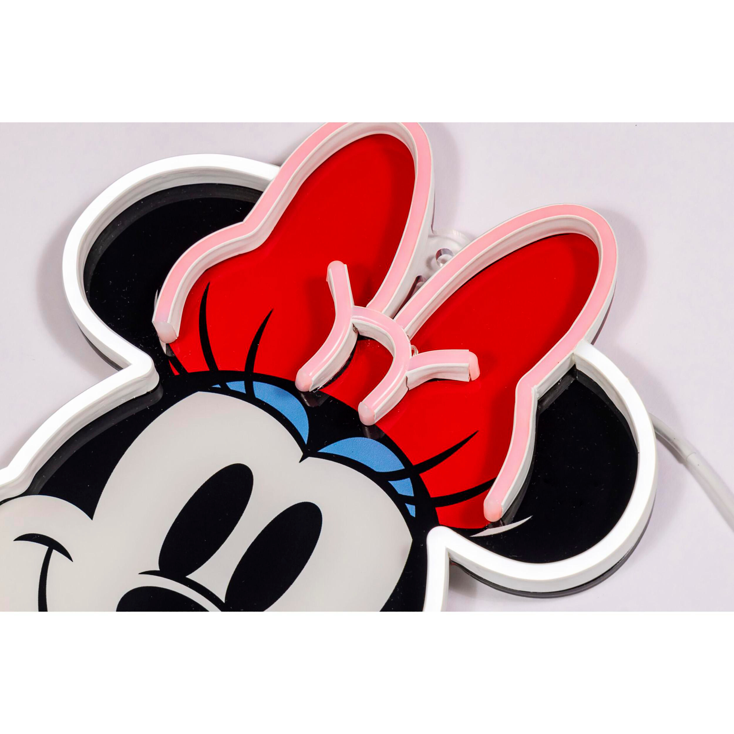 Minnie Mouse Neon-Schild mit roter Schleife und weißem Umriss auf weißem Hintergrund.