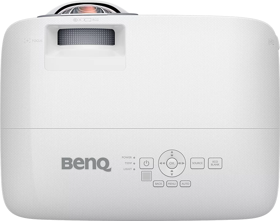 Fehér BenQ projektor, felülnézet, fókusz és forrás gombokkal.