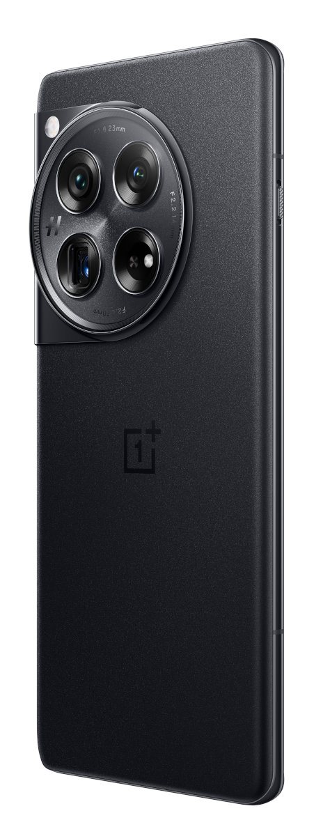 Czarny smartfon z tyłem z wieloma aparatami.