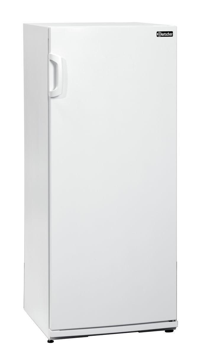 Ein weißer Kühlschrank mit Griff auf der linken Seite. Der Markenname 'Bartscher' ist oben rechts sichtbar.