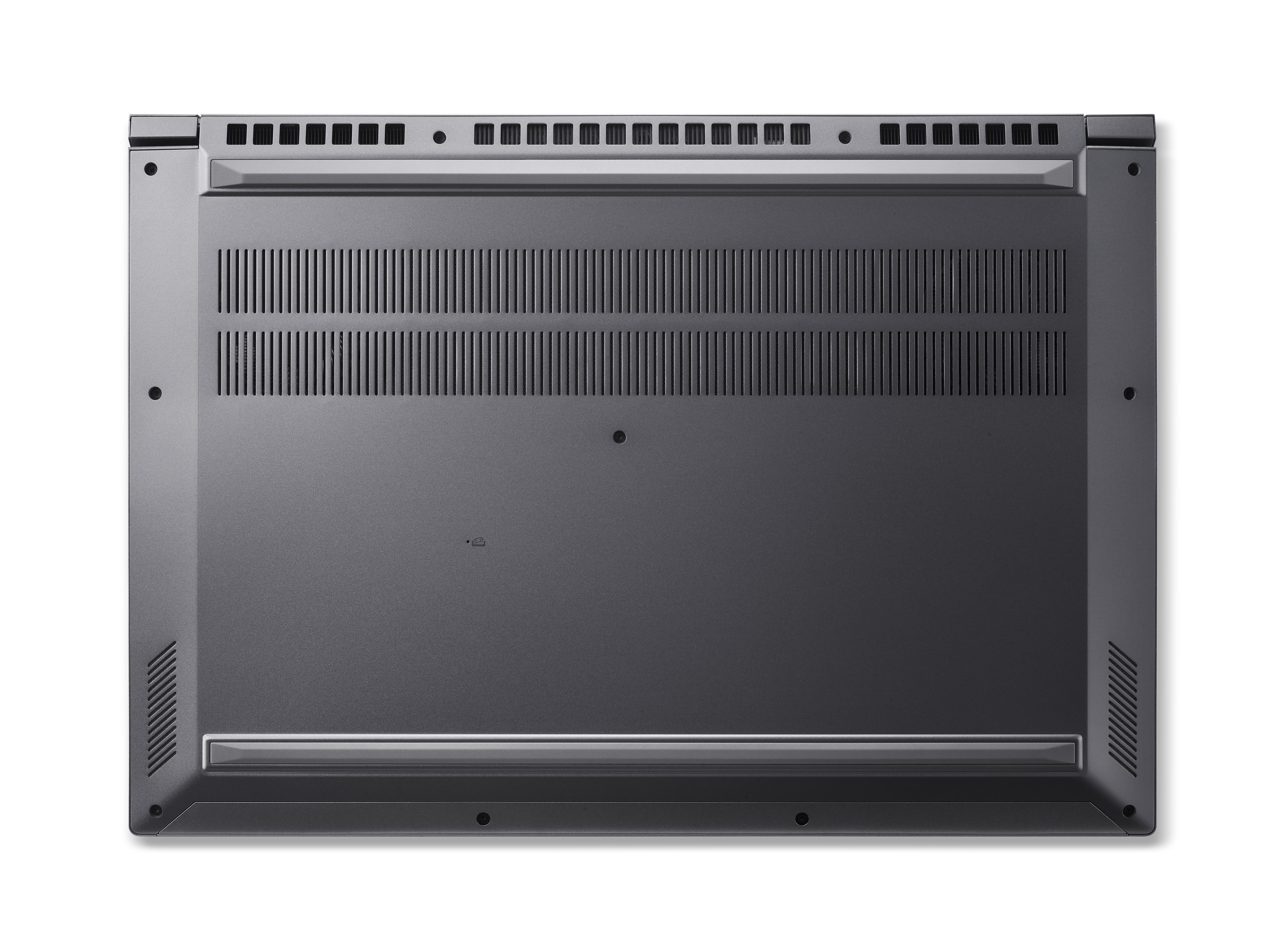 Unterseite eines grauen Laptops. Merkmale sind Belüftungslöcher und verschiedene Anschlüsse.