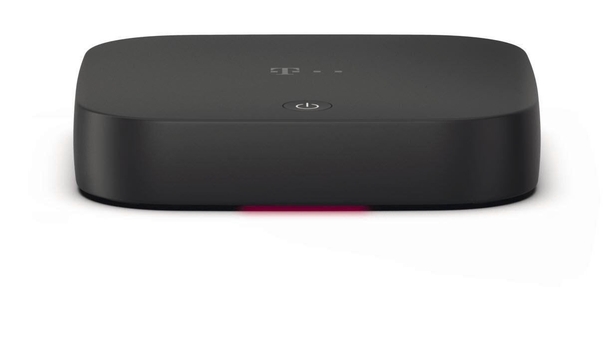 Schwarze T-Mobile Home Internet Box. Es hat einen Power-Knopf und ein rotes Licht unten.