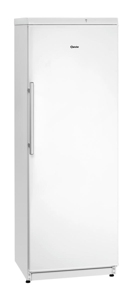 Ein weißer Bartscher-Gefrierschrank. Er hat einen vertikalen silbernen Griff und den Markennamen oben. Der Gefrierschrank steht auf weißem Hintergrund.