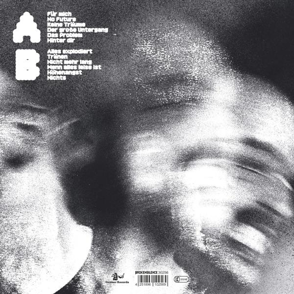 Schwarz-weißes Bild mit Text und abstrakten Gesichtern. Enthält "A" und "B".