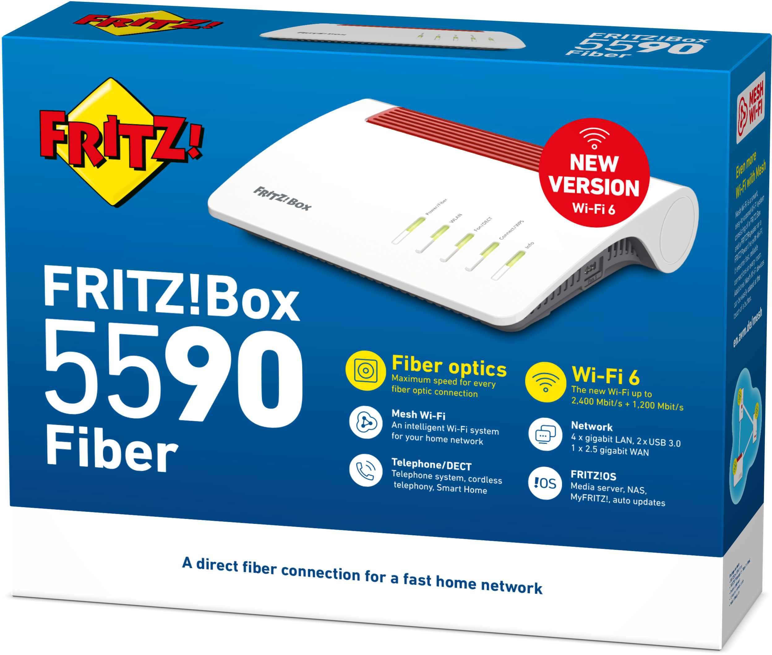 Scatola di un router Fritz!Box 5590 Fiber. Ha testo, un adesivo nuova versione e il logo Wi-Fi 6.