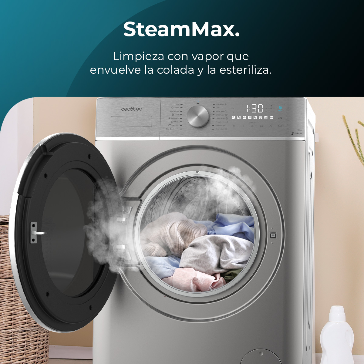 Lavadora con la puerta abierta, vapor subiendo y ropa dentro.