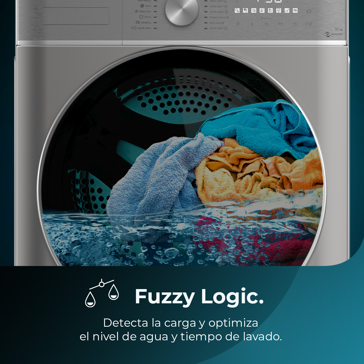 Lavadora con ropa y agua.
