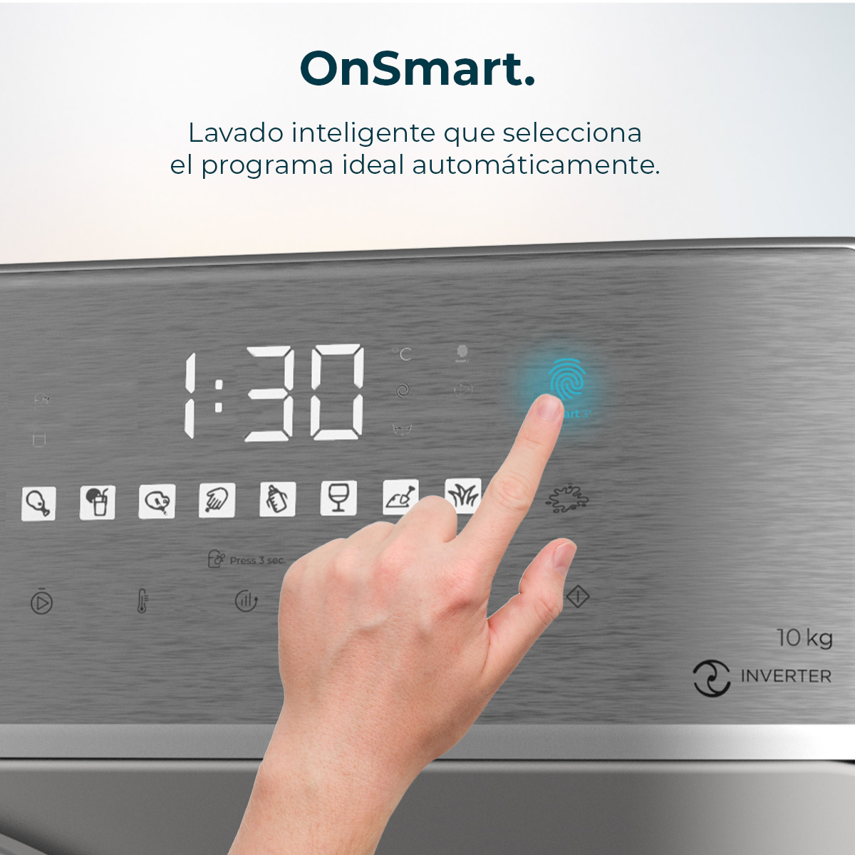 Mano presionando un dedo en la pantalla táctil de una lavadora. Muestra: 1:30 y un icono 'Smart'.