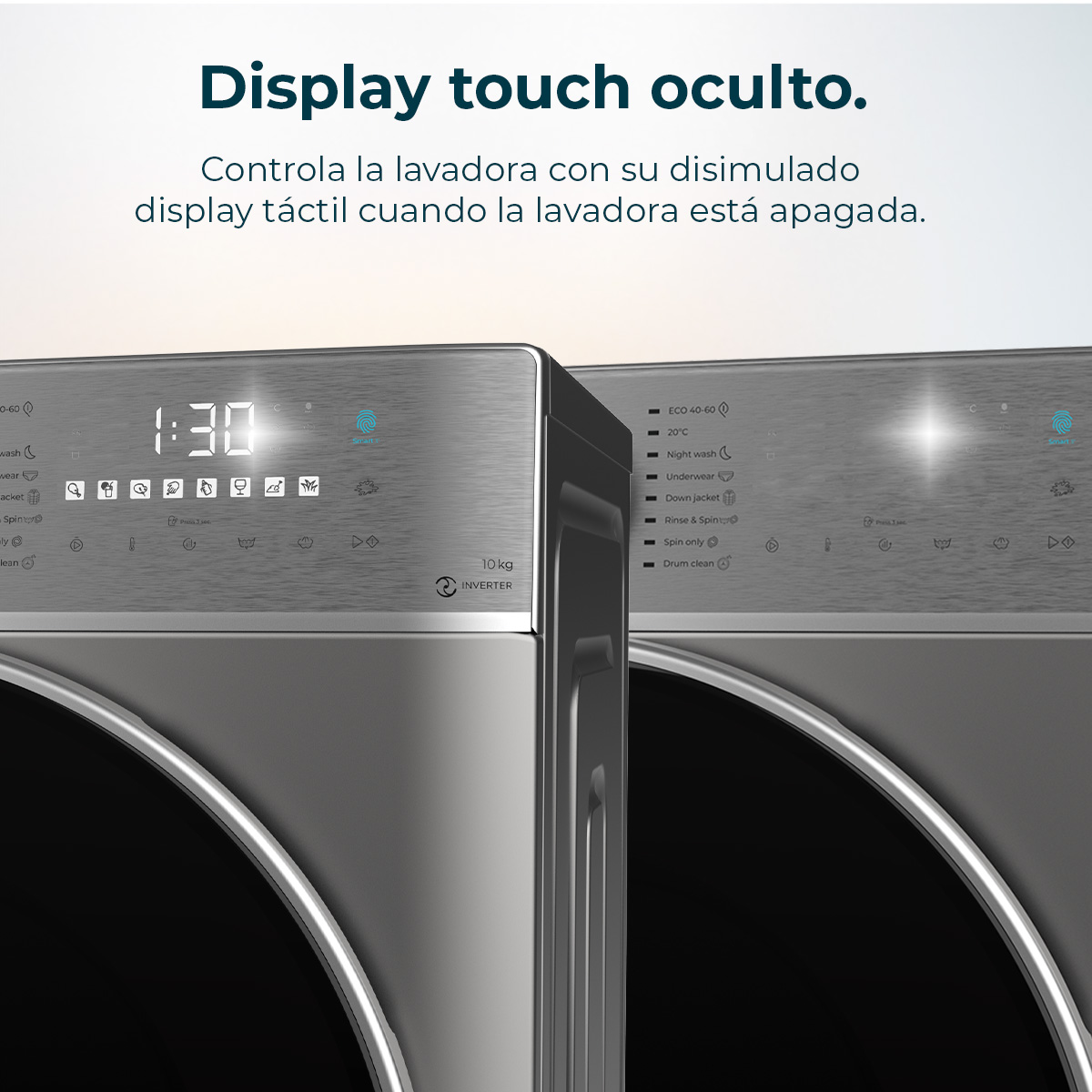 Panel de control de lavadora. Pantalla digital mostrando la hora. Diseño plateado y gris.