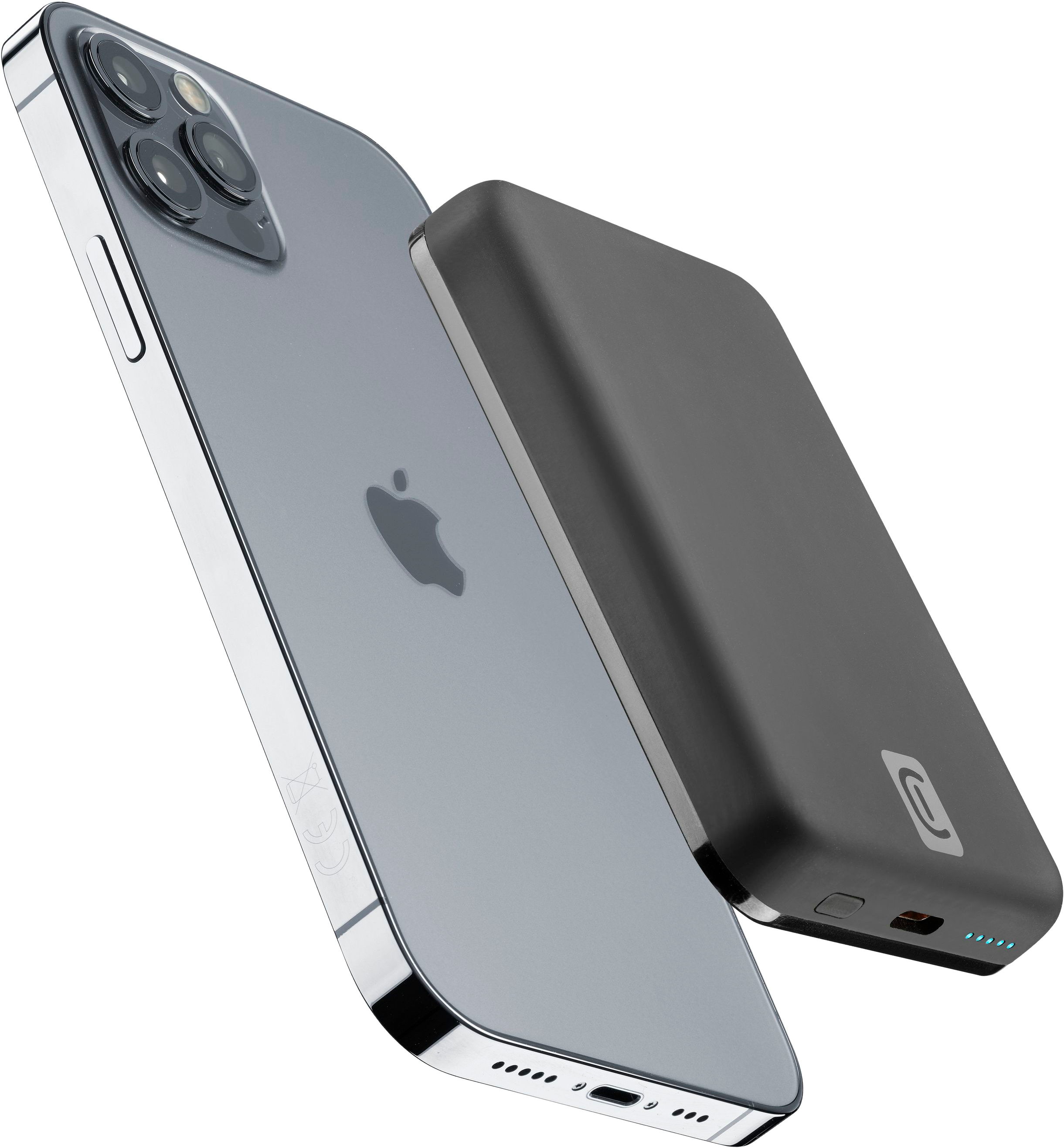 Téléphone et batterie externe noire, fond blanc, tous deux en biais.