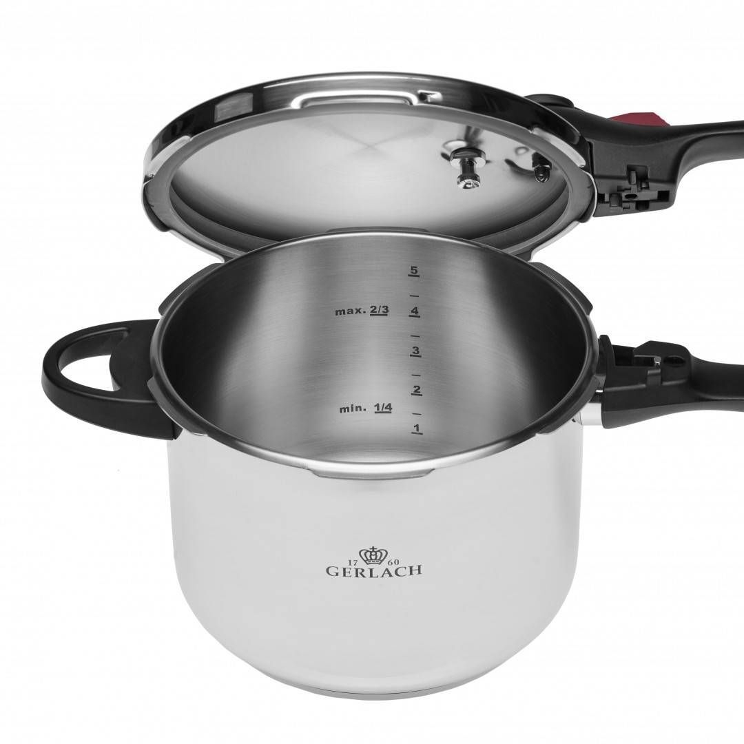 Szybkowar ze stali nierdzewnej, otwarty z pokrywką obok. Widoczne oznaczenia wewnętrzne.