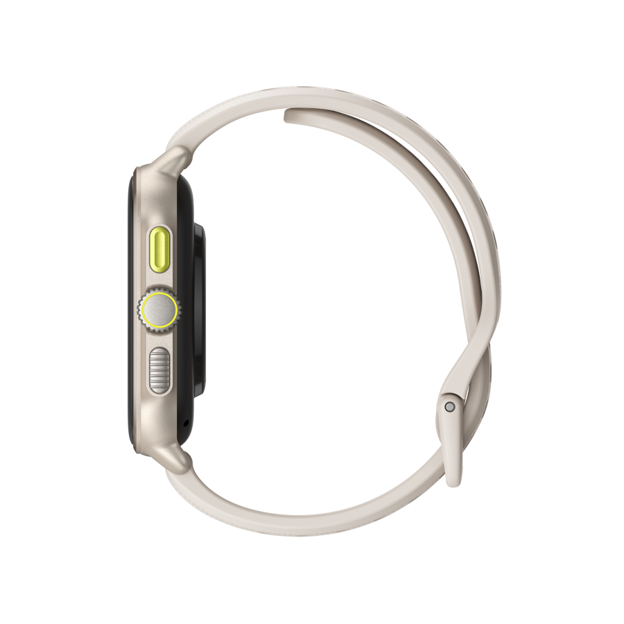 Açık renk spor kayışlı, krem rengi bir Apple Watch'ın yan görünümü.