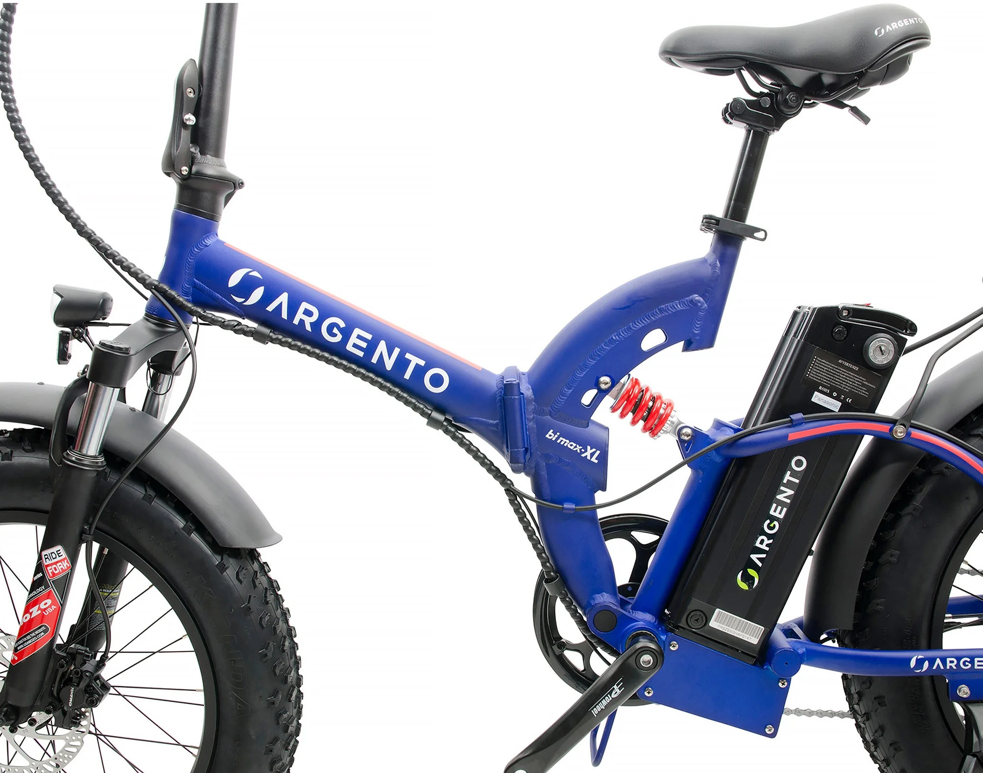 Niebieski rower elektryczny z logo 'ARGENTO'. Rower częściowo widoczny.