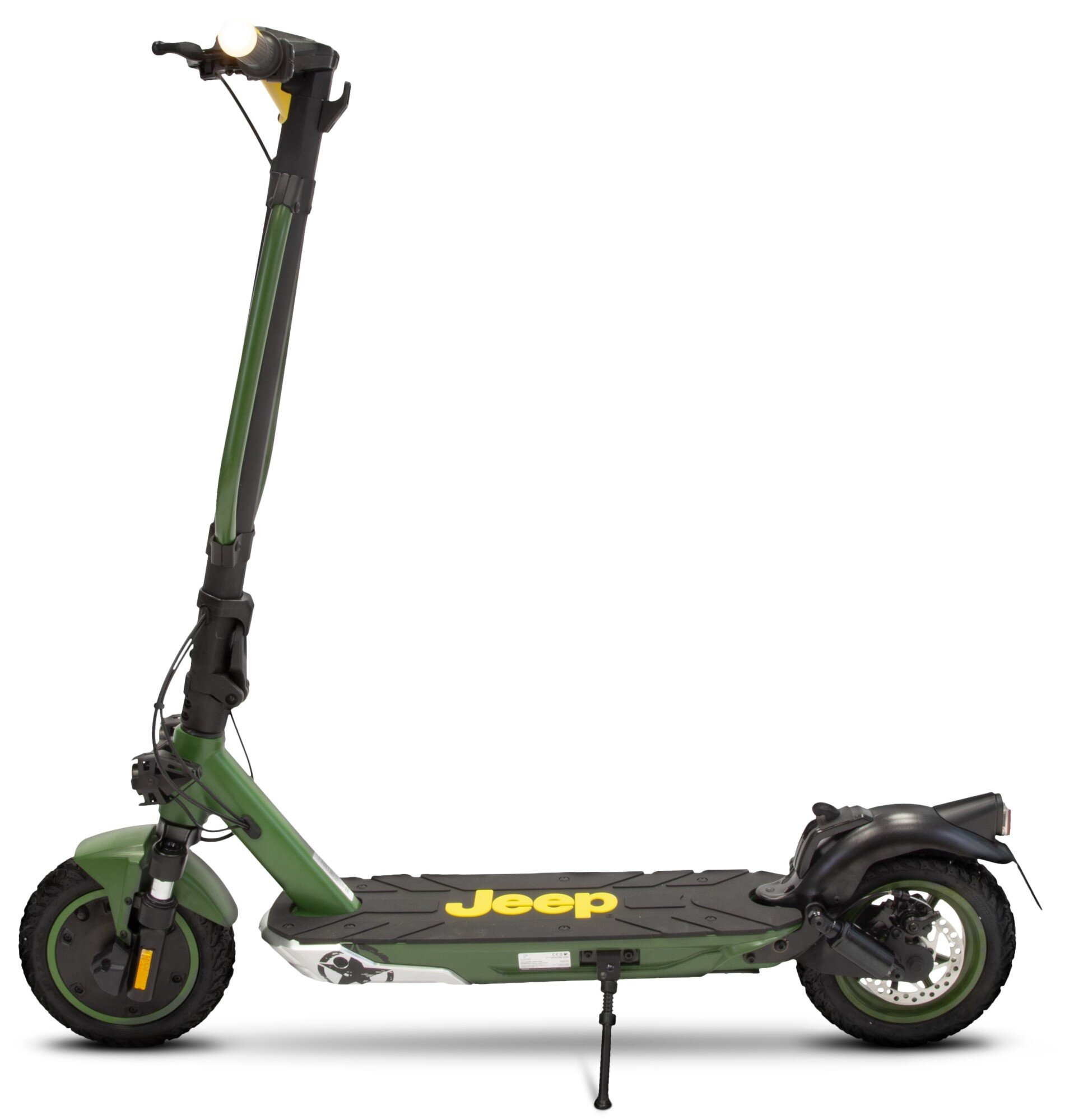 Zielona hulajnoga elektryczna Jeep na białym tle, widok z boku.