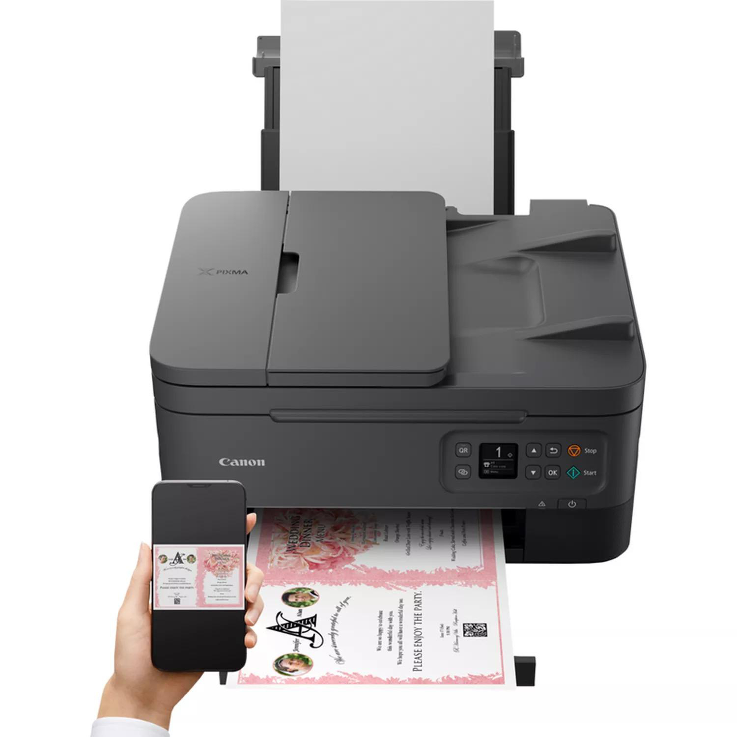 Drucker druckt Hochzeitseinladung, Telefon zeigt Einladung.