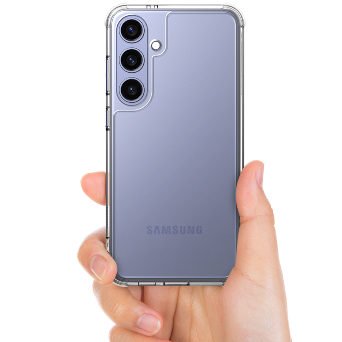 Ręka trzymająca telefon z przezroczystym etui. Potrójny aparat widoczny, logo Samsung.