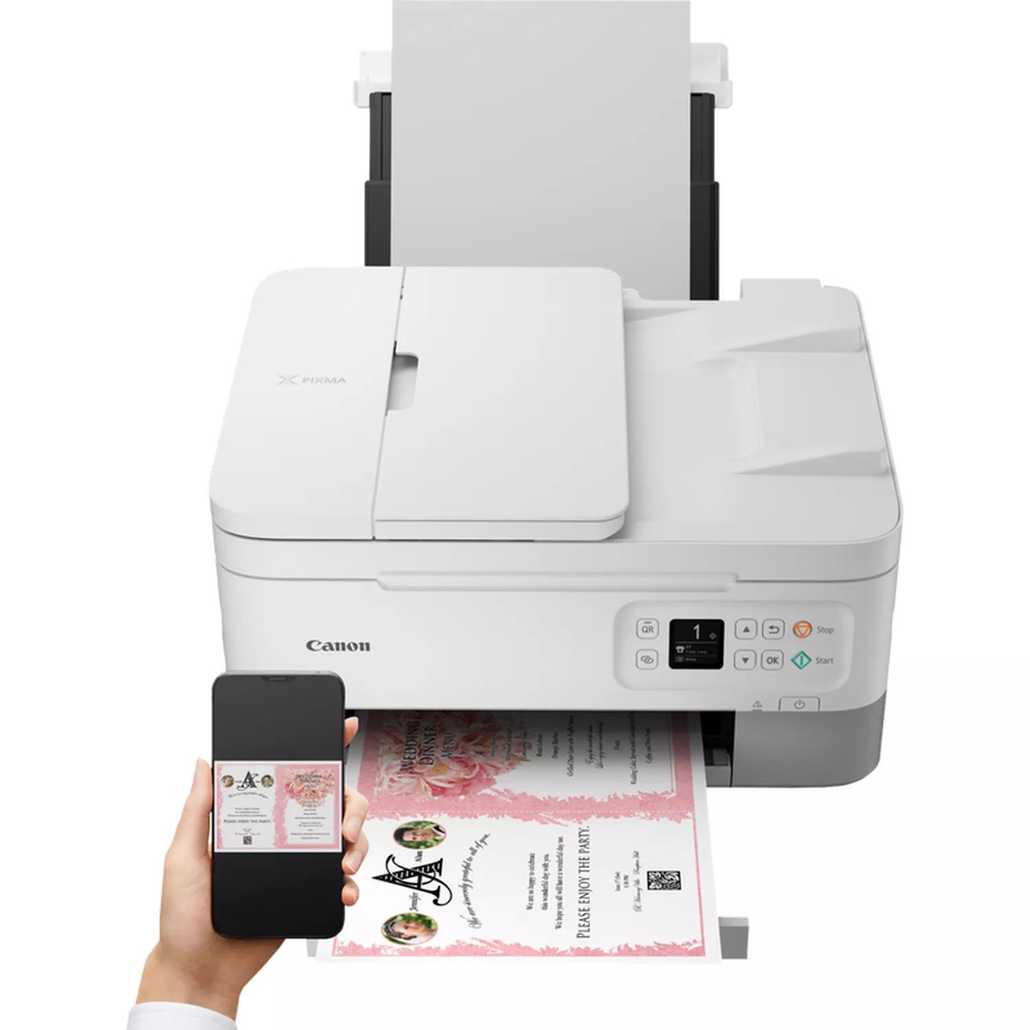Ein weißer Canon-Drucker druckt eine rosa Hochzeitseinladung. Ein Telefon zeigt dasselbe Design.