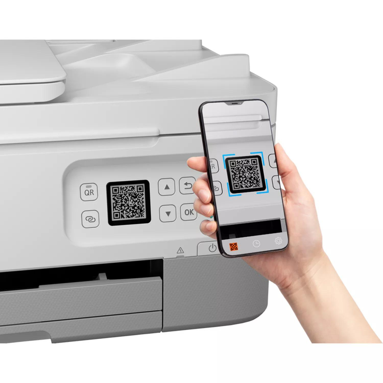 Drucker mit Smartphone, das einen QR-Code scannt. Der Drucker ist weiß und grau. Weißer Hintergrund.