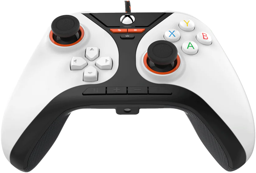 Fehér és fekete Xbox kontroller narancssárga díszítéssel, gombokkal és fekete kábellel.