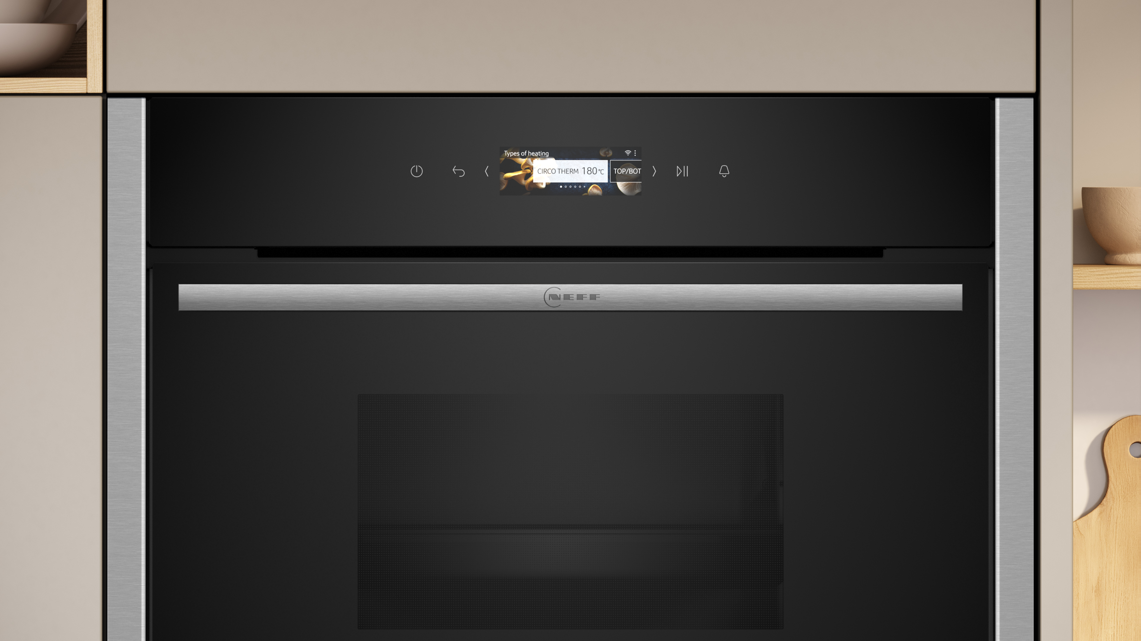 Einbaubackofen mit Display, das Kochoptionen anzeigt. Der Ofen ist schwarz mit silberner Verkleidung.