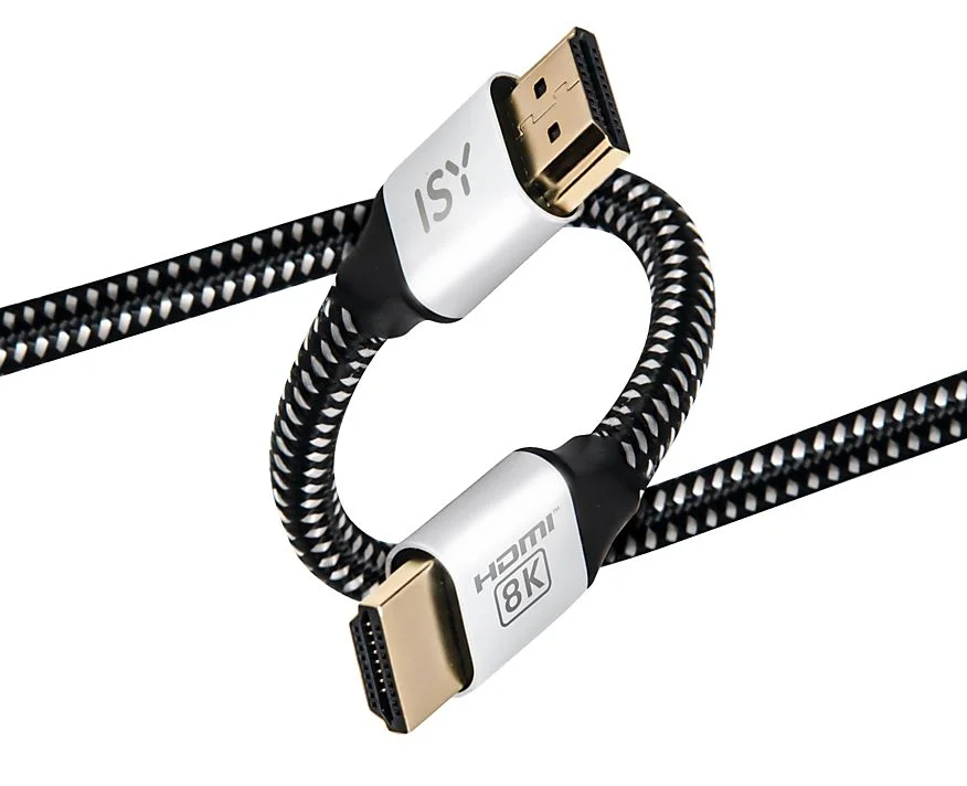 Fekete-fehér HDMI kábel arany csatlakozókkal. A kábel hurkot alkot. ISY logóval.